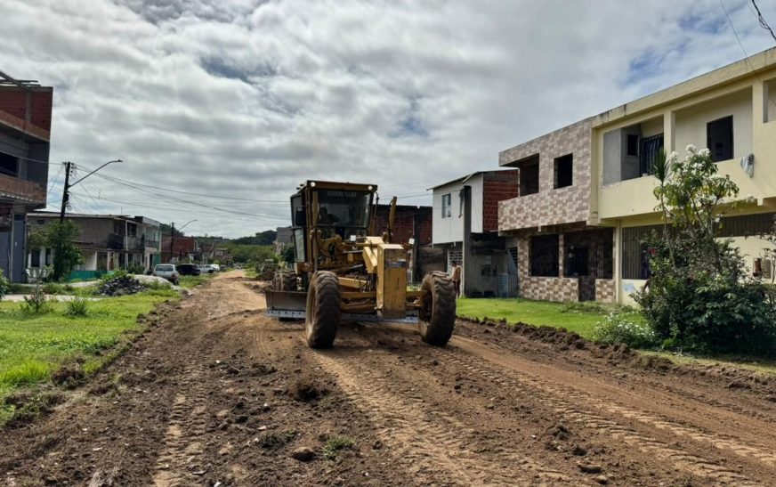 Prefeitura de Ilhéus realiza serviços de patrolamento no bairro Teotônio Vilela
