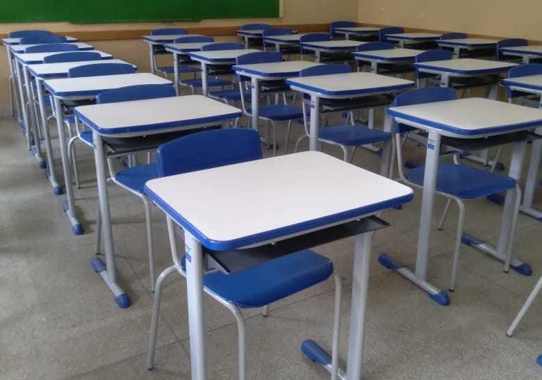 Prefeitura de Ilhéus compra 1.800 carteiras novas para modernizar escolas municipais