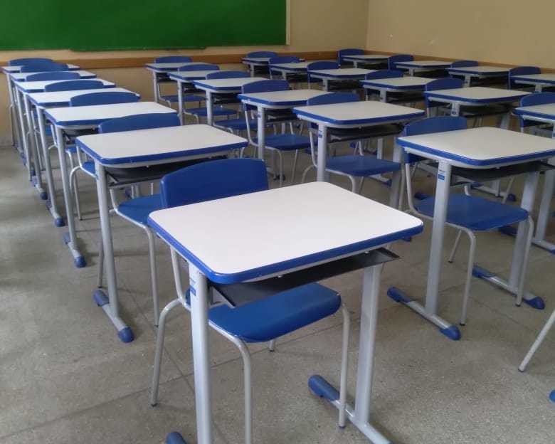 Prefeitura de Ilhéus compra 1.800 carteiras novas para modernizar escolas municipais