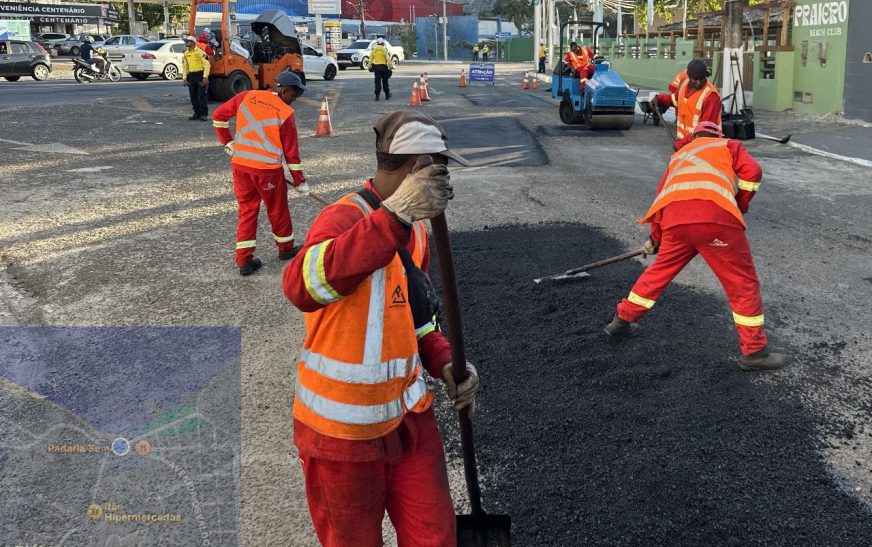 Prefeitura de Ilhéus realiza operação de tapa-buraco na Rua Tobias Barreto e Rua Rotary
