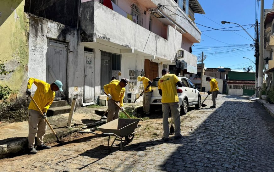 Prefeitura de Ilhéus realiza mutirão de limpeza em diversas localidades