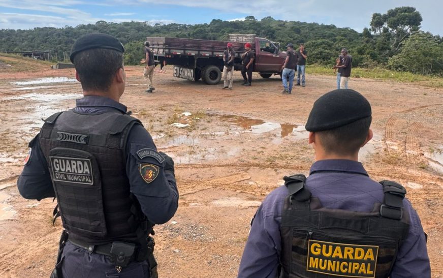 Prefeitura de Ilhéus desocupa área invadida no Condomínio Sol e Mar