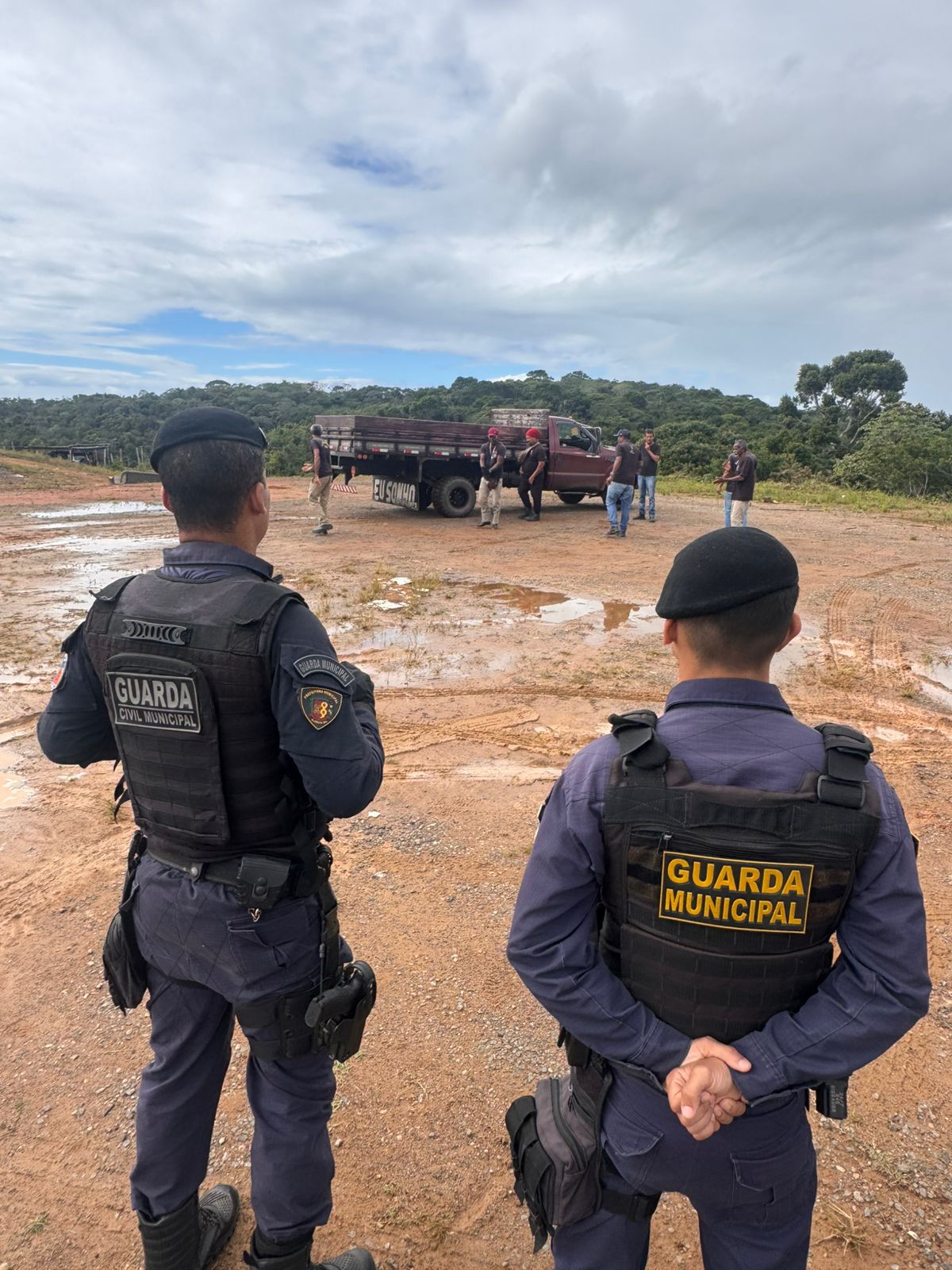 Prefeitura de Ilhéus desocupa área invadida no Condomínio Sol e Mar