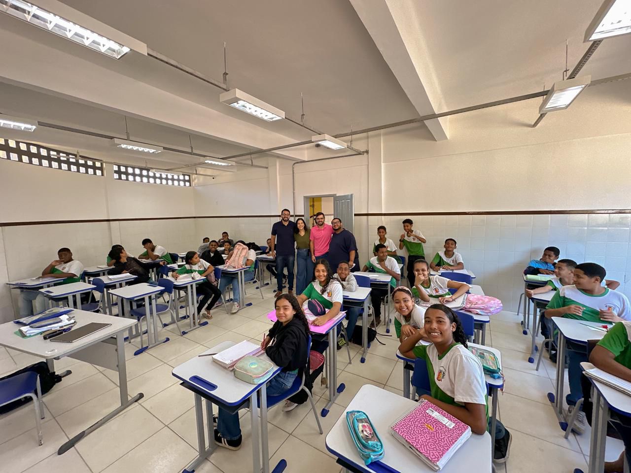 Prefeitura de Ilhéus inicia entrega de novas carteiras escolares no IME