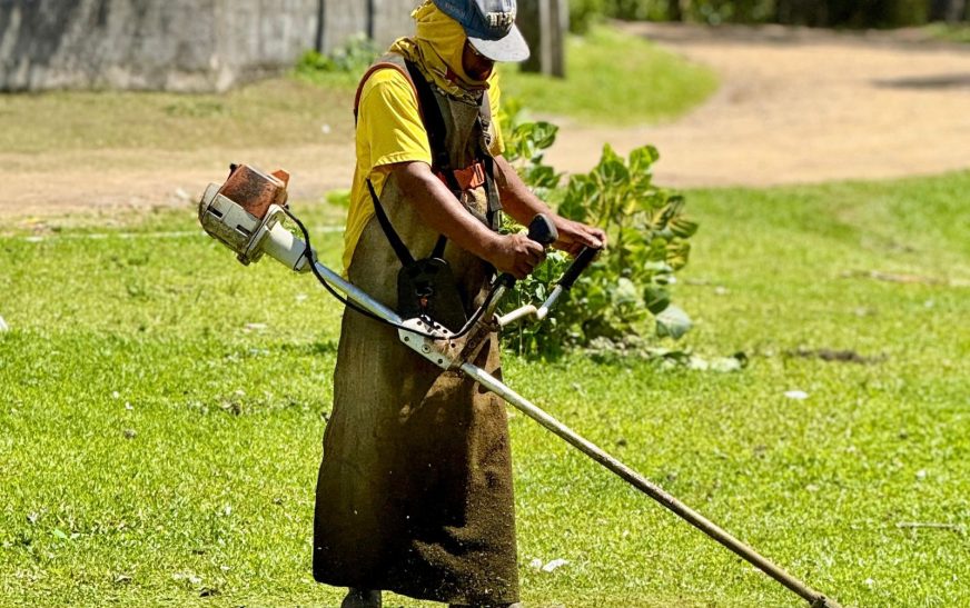 Prefeitura de Ilhéus realiza mutirão de serviços em Sambaituba durante a semana