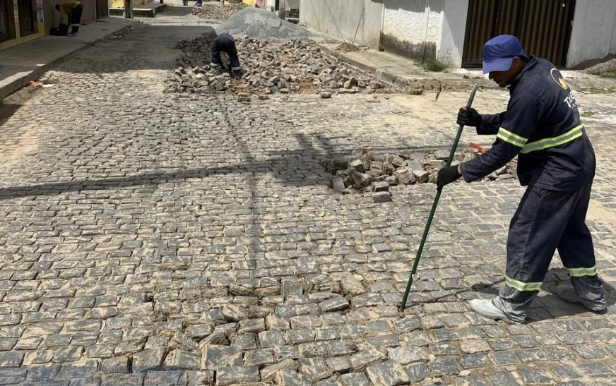 Prefeitura de Ilhéus realiza reassentamento de paralelo em vias da cidade
