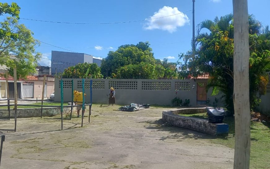 Prefeitura de Ilhéus intensifica ações de roçagem no Hernani Sá