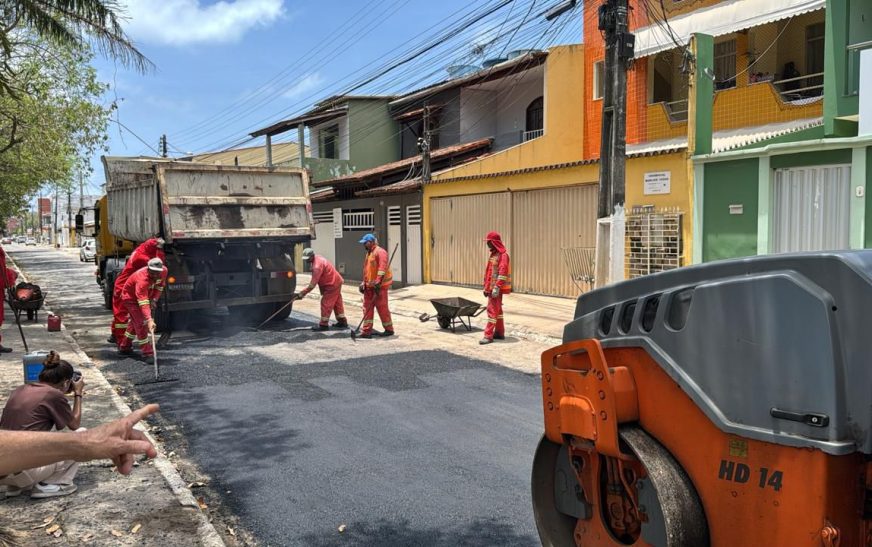 Prefeitura de Ilhéus realiza operação tapa-buraco na Morada do Porto e Hernani Sá