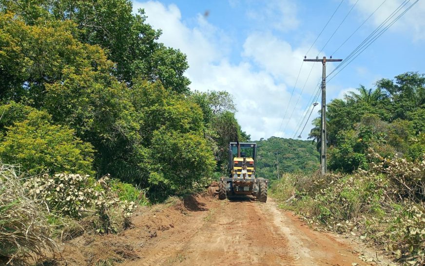 Aritaguá recebe manutenção viária na estrada do cemitério
