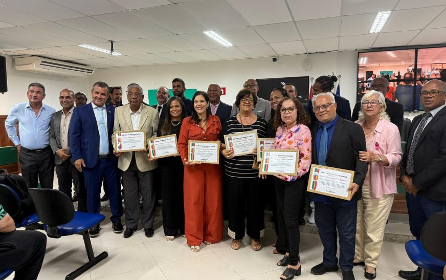 Professores de Ilhéus são homenageados pela Câmara de Vereadores