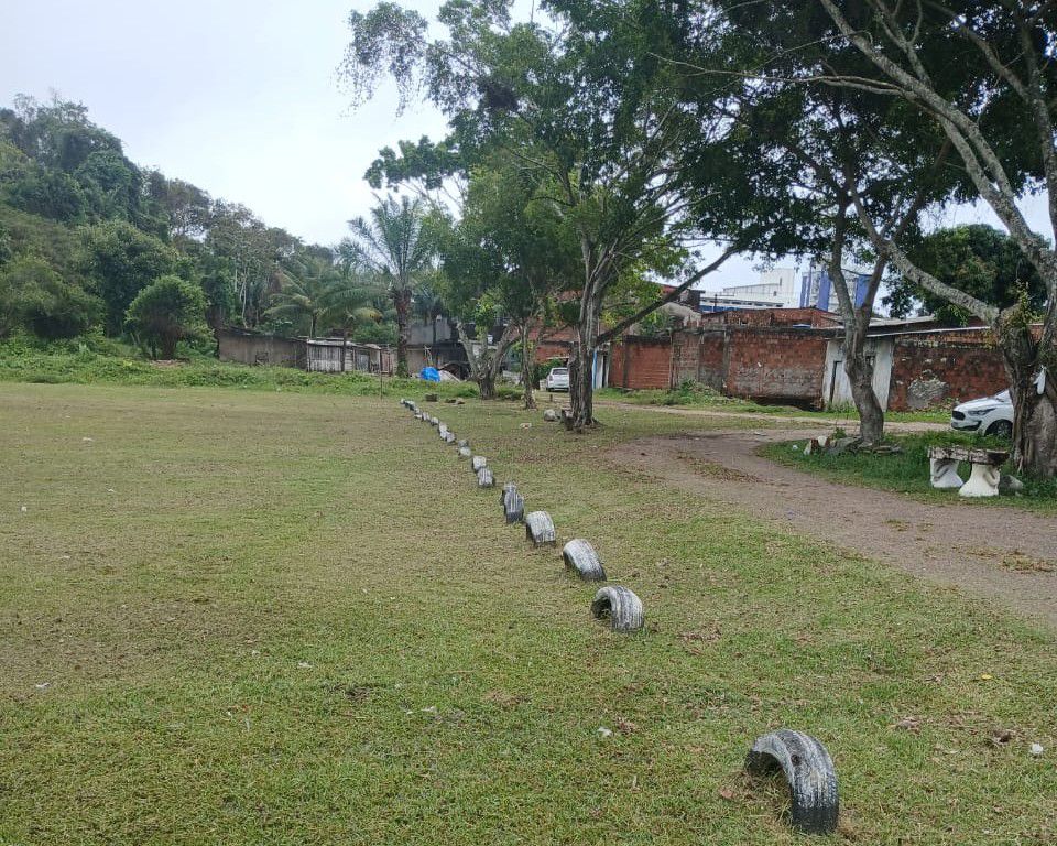 Prefeitura de Ilhéus realiza roçagem no campo da Barreira