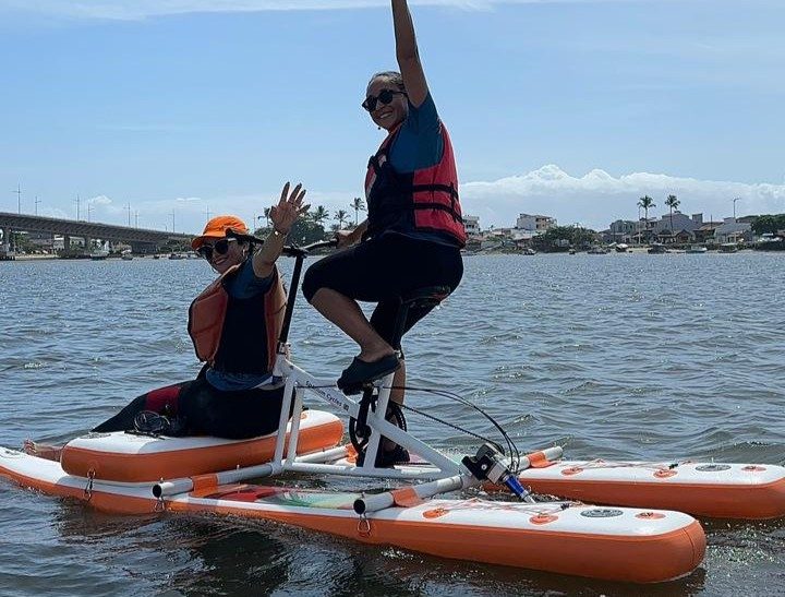 Passeio aquático reúne moradores e turistas na Praia da Maramata