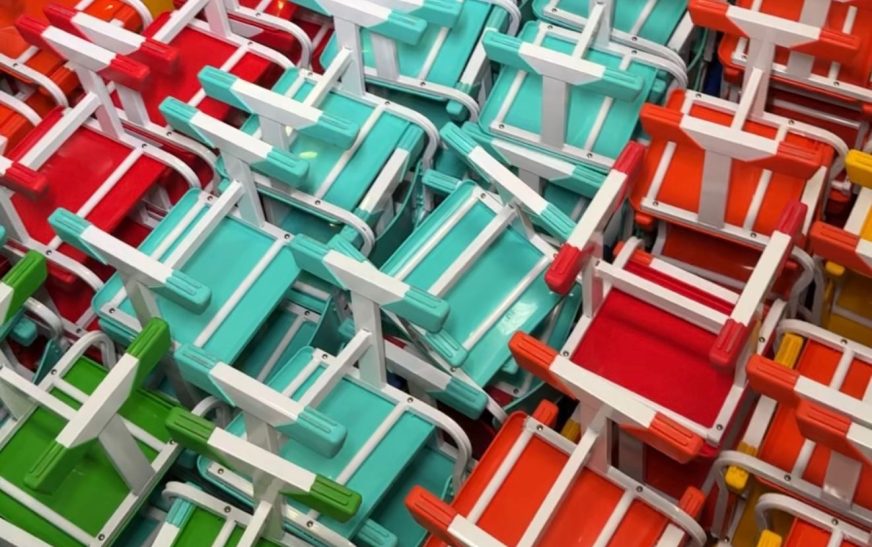 Prefeitura de Ilhéus adquire mais de mil conjuntos de mesas e cadeiras para escolas da rede municipal