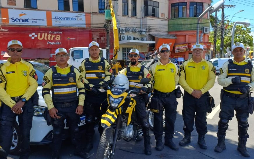 Prefeitura de Ilhéus realiza blitz educativa para informar a população sobre os novos radares