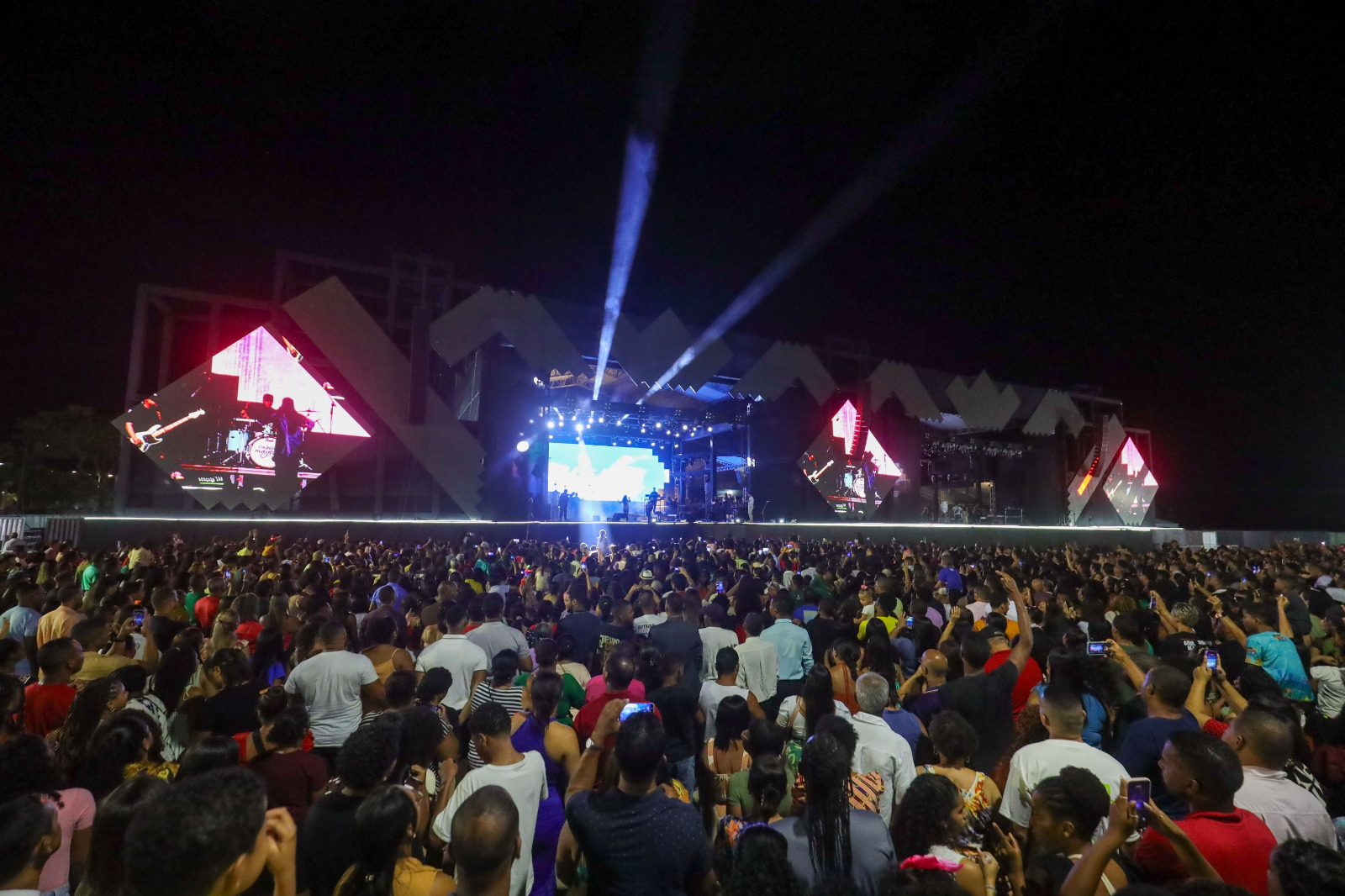 Ilhéus Abençoada abre a Virada Ilhéus 2026 com noite marcada por fé, organização e tranquilidade