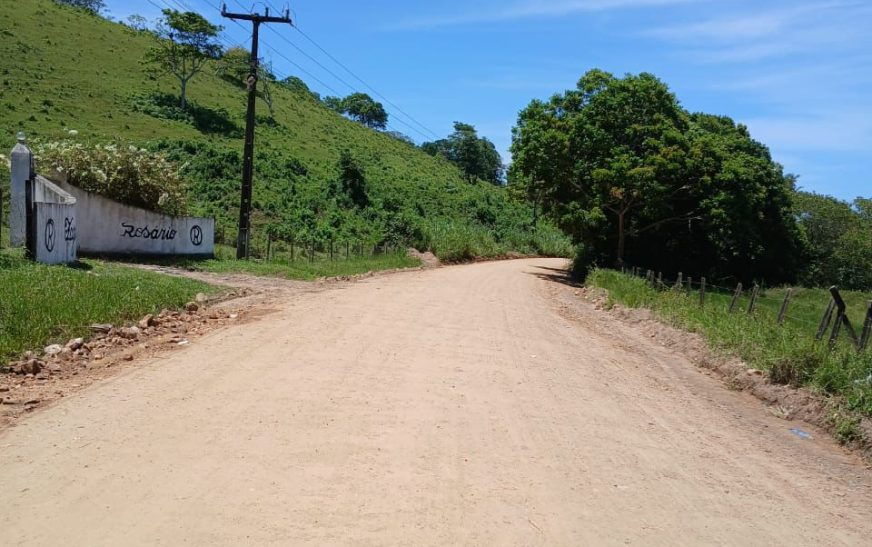 Prefeitura de Ilhéus realiza encascalhamento na estrada Iguape-Aritaguá-Sambaituba
