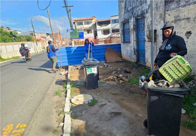 Prefeitura de Ilhéus realiza mutirão de limpeza na Rua da Horta