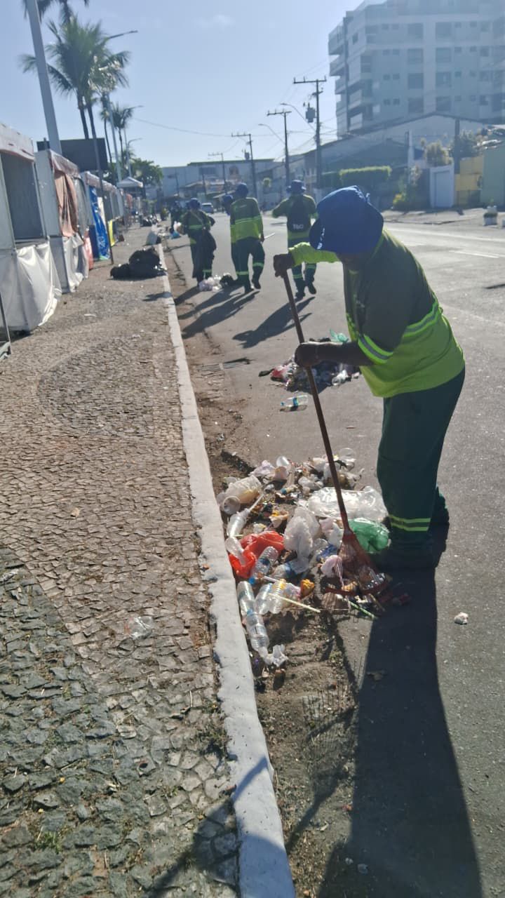 Prefeitura realiza limpeza após o primeiro dia do Carnaval de Ilhéus 2026