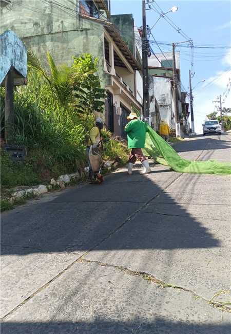 Prefeitura realiza serviço de roçagem no Alto da Conquista até a Ponte Lomanto Júnior