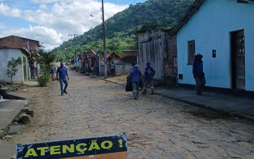 Prefeitura de Ilhéus realiza mutirão de limpeza no distrito de Banco Central