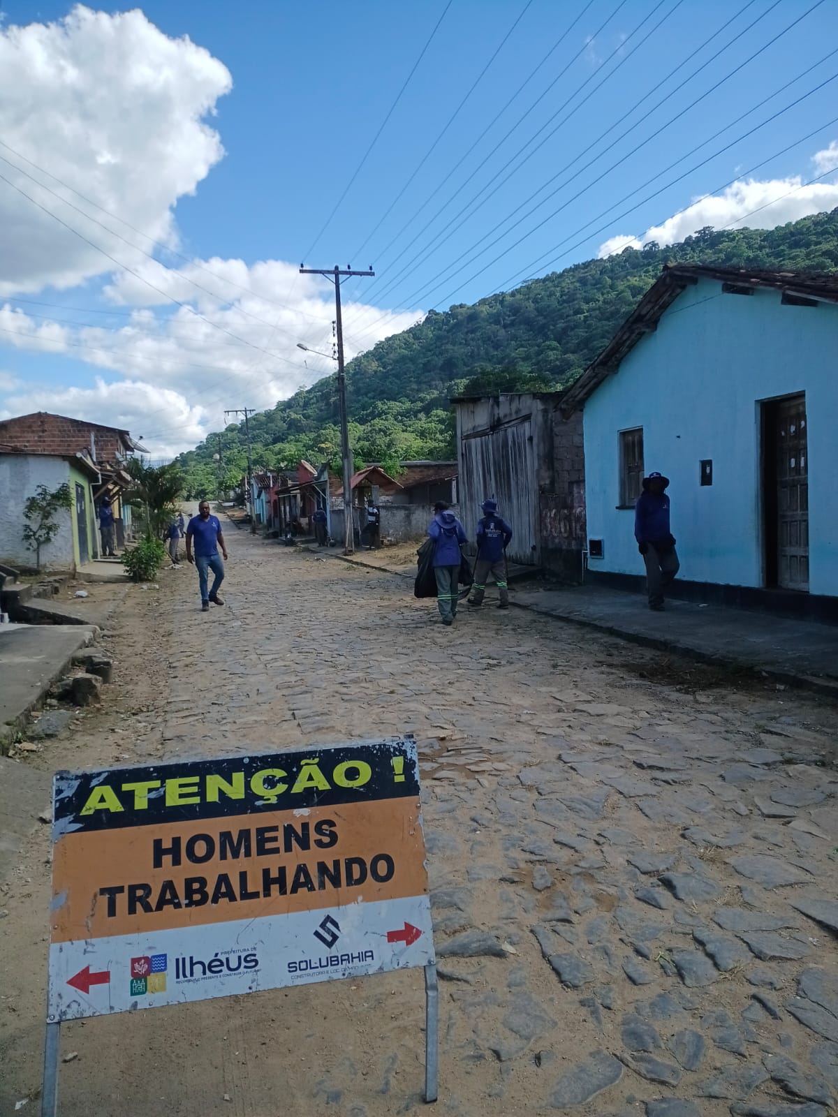 Prefeitura de Ilhéus realiza mutirão de limpeza no distrito de Banco Central