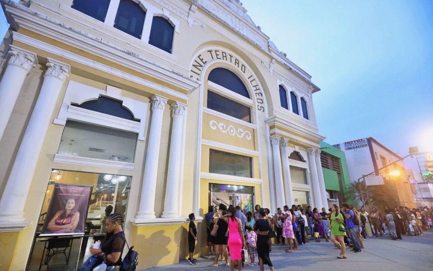 Prefeitura de Ilhéus realiza manutenção no sistema de ar-condicionado do Teatro Municipal