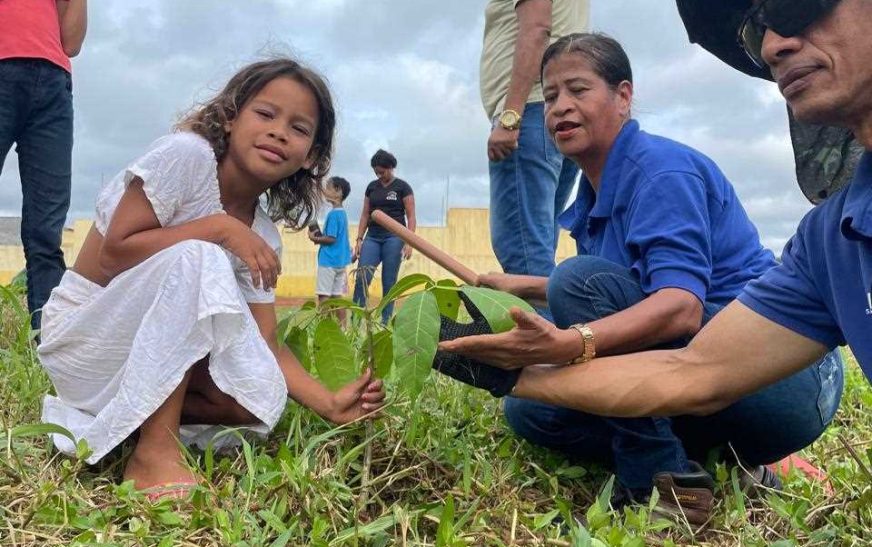 Jovens do NUCA participam de ações para proteção do meio ambiente em Ilhéus