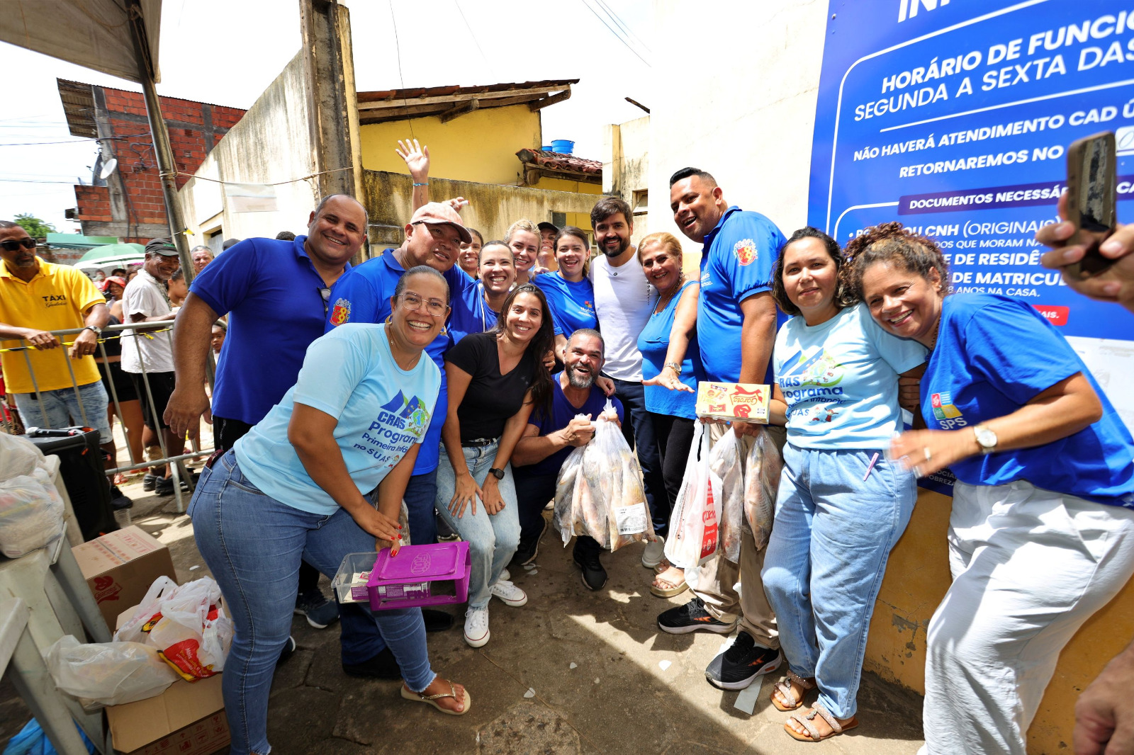 Prefeitura de Ilhéus distribui 20 toneladas de peixe para famílias em vulnerabilidade social