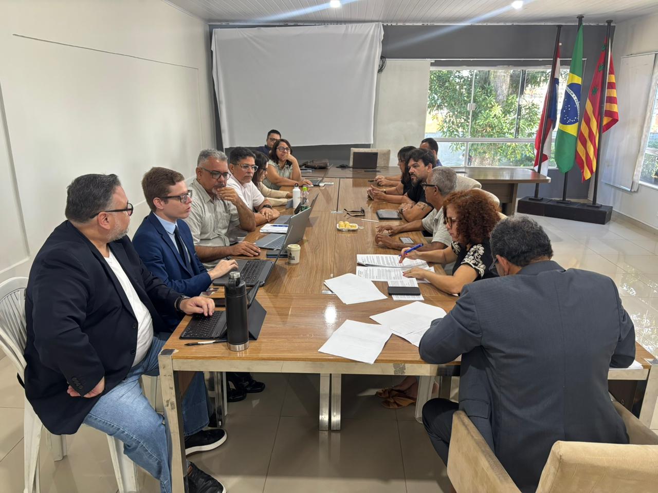 Prefeitura de Ilhéus apresenta proposta que garante piso do magistério e amplia benefícios para trabalhadores da educação