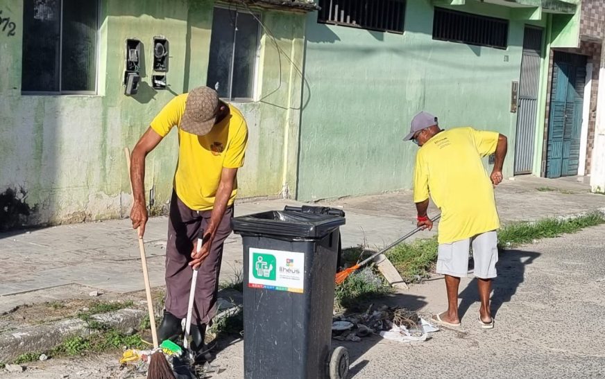 Prefeitura de Ilhéus realiza serviços de varrição no bairro Nelson Costa