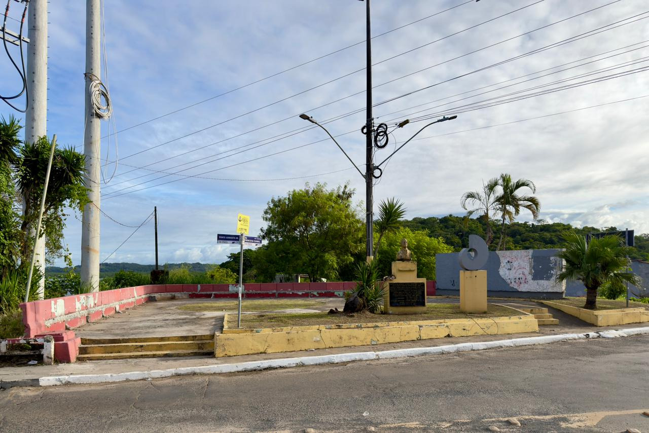 Prefeitura alerta empresas a retirarem cabeamento da Praça Lomanto Júnior até dia 25 de maio