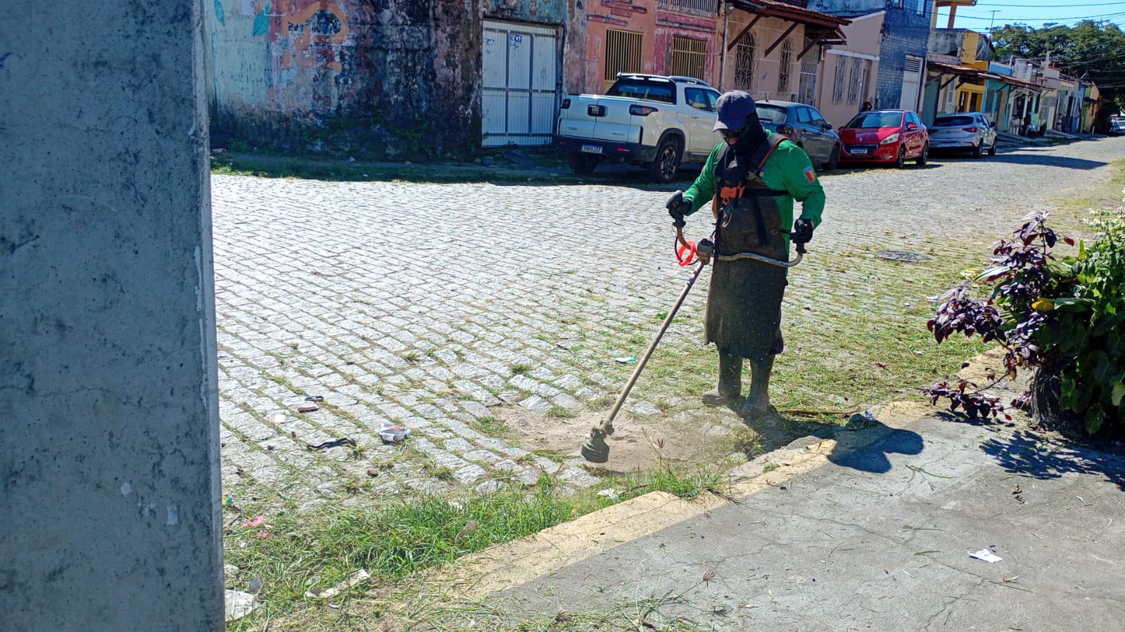 Prefeitura intensifica serviços de manutenção urbana em diferentes regiões de Ilhéus