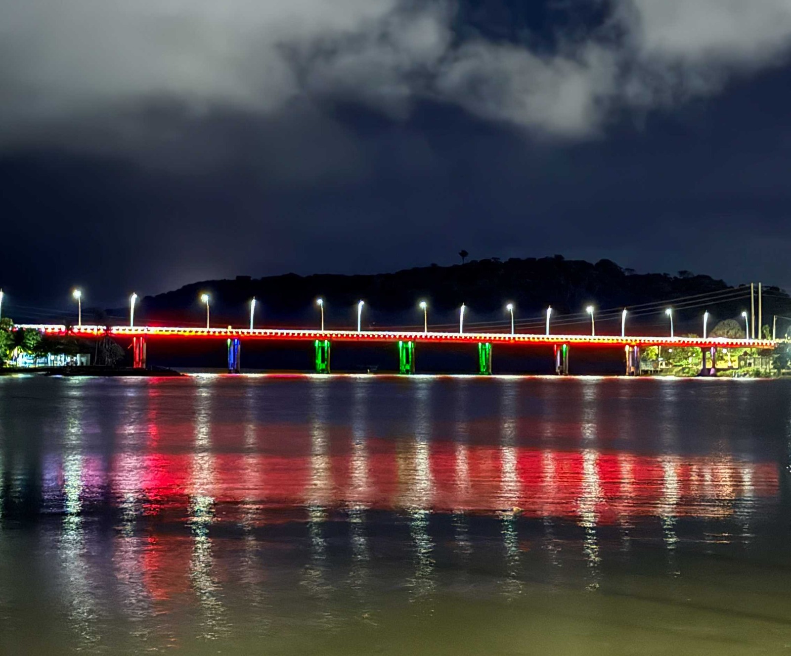 Ponte Lomanto Júnior recebe iluminação moderna e ganha destaque na paisagem de Ilhéus