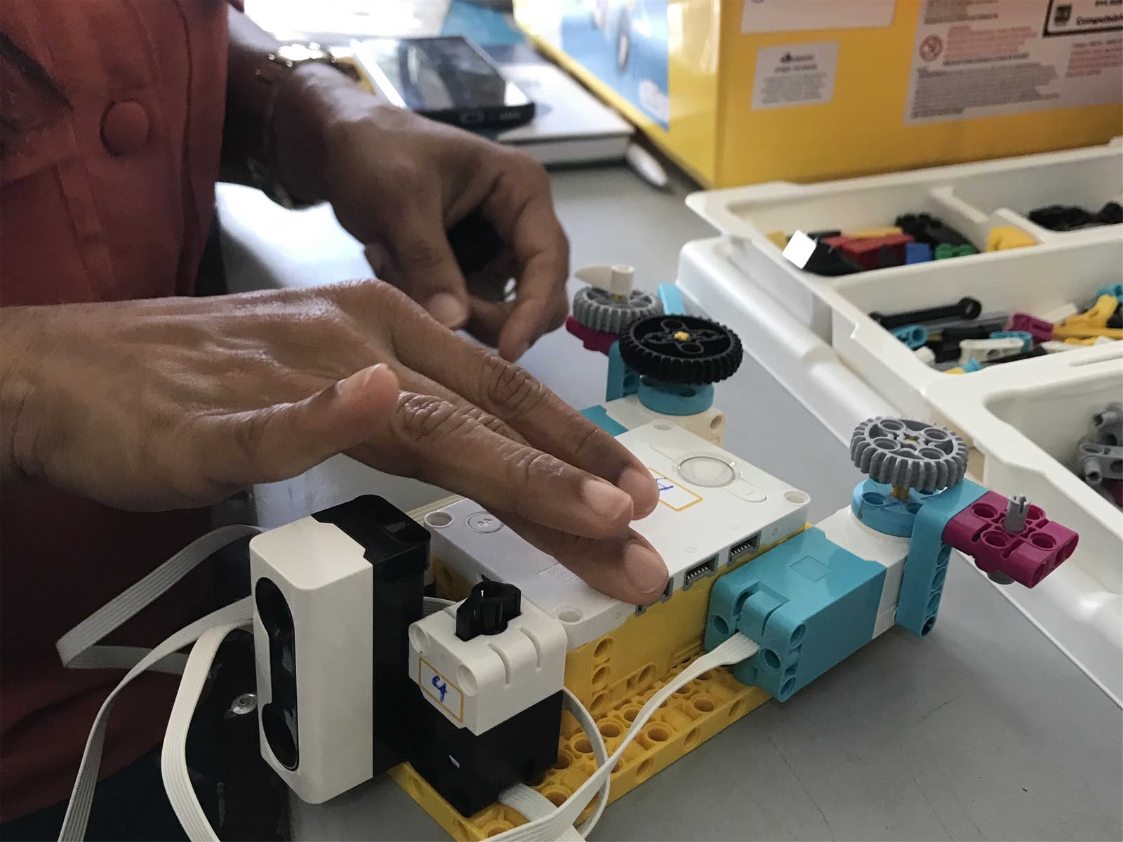 SEDUC realiza formação em Robótica para professores da rede municipal