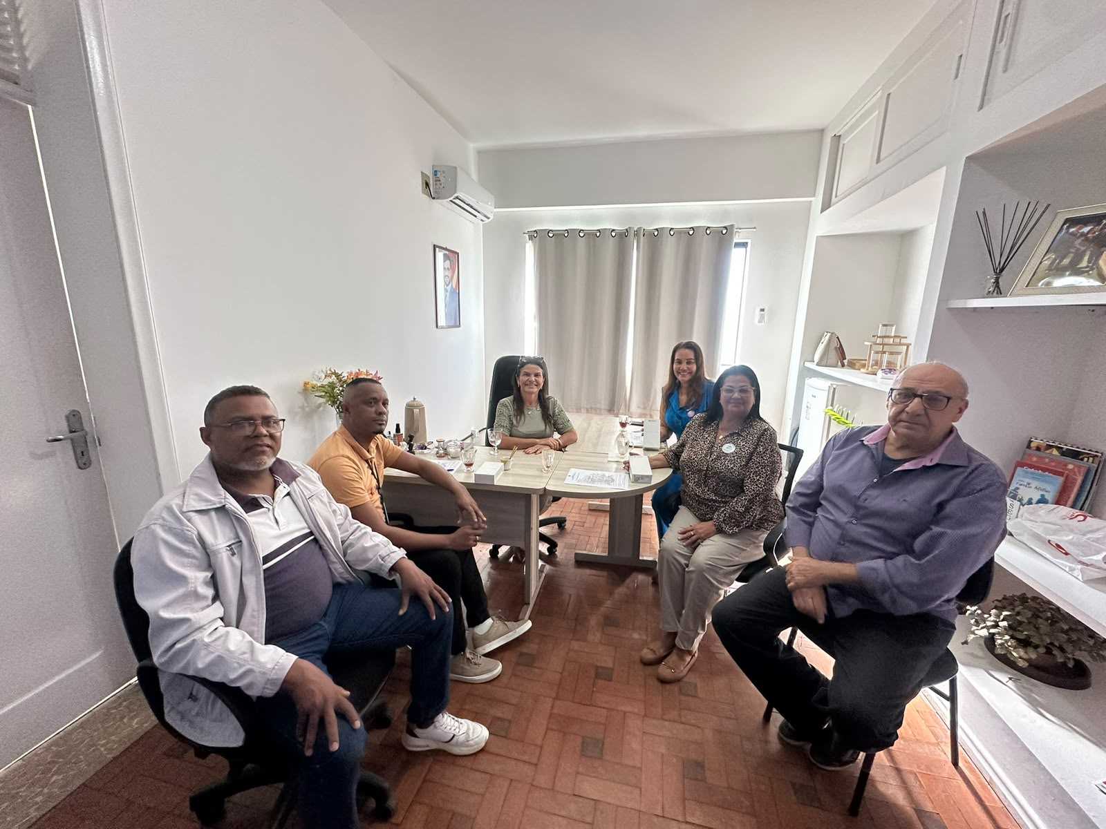 Prefeitura de Ilhéus entrega novos celulares ao Conselho Tutelar e ao CREAS MEDIDA