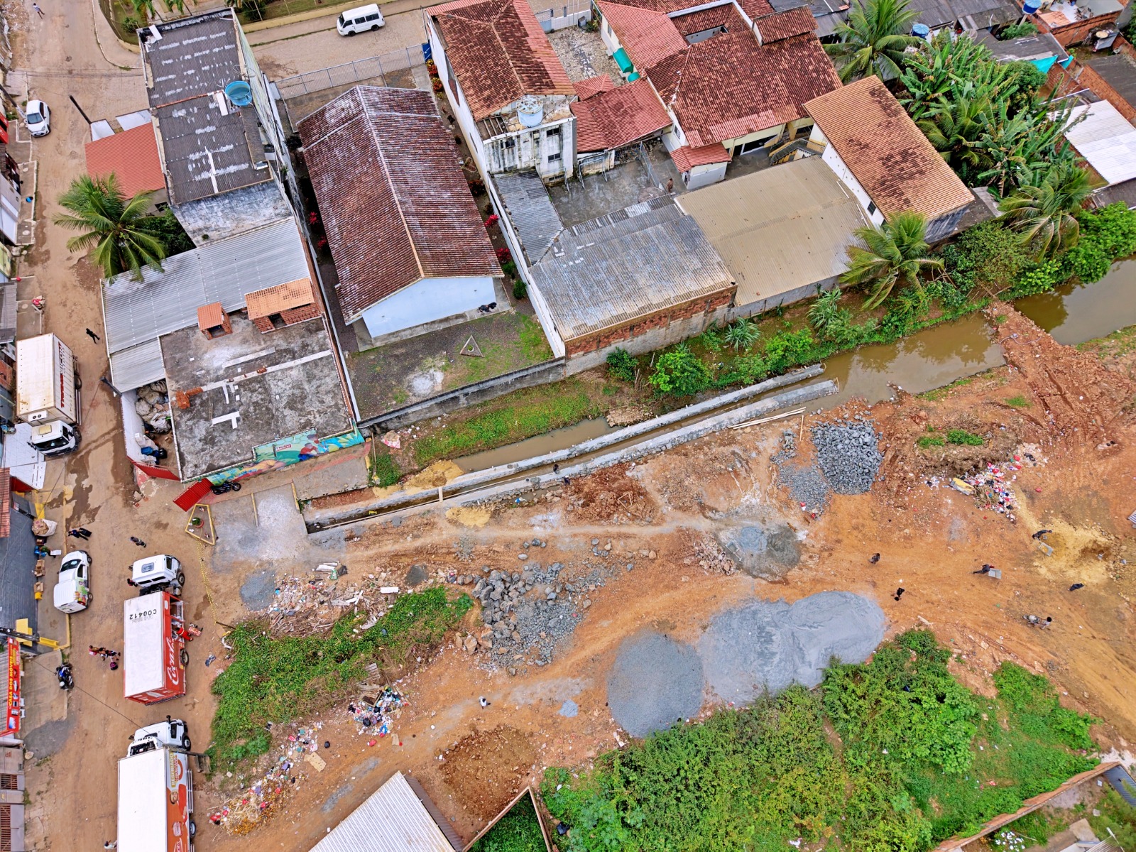 Prefeitura avança na construção de canal de drenagem no bairro Teotônio Vilela