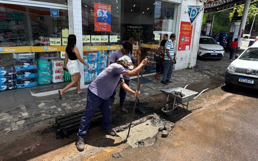 Prefeitura de Ilhéus realiza limpeza de bueiros no Centro